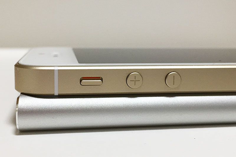 iPhone SEとの厚さ比較